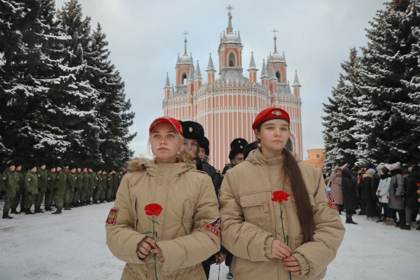 Церемония возложения на Чесменском кладбище