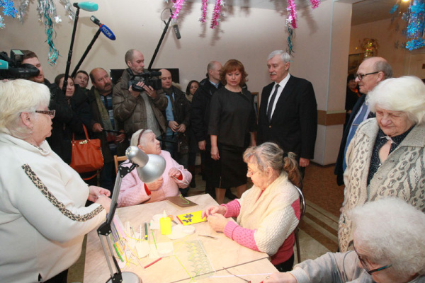 Губернатор Санкт‑Петербурга посетил социальные  учреждения, расположенные в Курортном районе