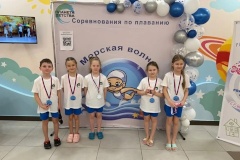В Красносельском районе стартовали первые соревнования по плаванию «Морская волна» среди воспитанников детских садов