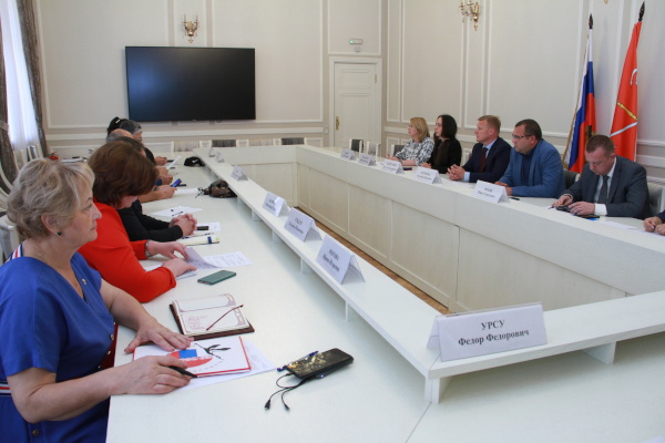 В Санкт‑Петербурге обсудили новые правила пребывания иностранных граждан в России