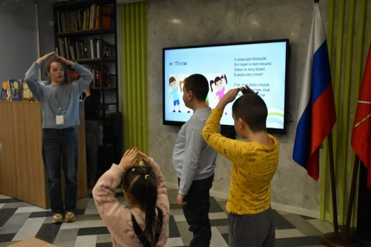 В библиотеке на Карповке отметили День матери программой «У кого какая мама?»