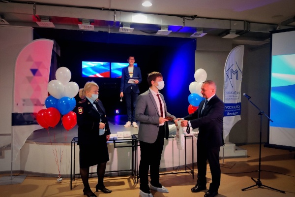 В клубе "Молодежный" Кировского района состоялась торжественная церемония вручения паспортов РФ «Мы - граждане России»