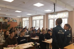 Сотрудники ОНДПР Фрунзенского района пообщались со школьниками на тему безопасности