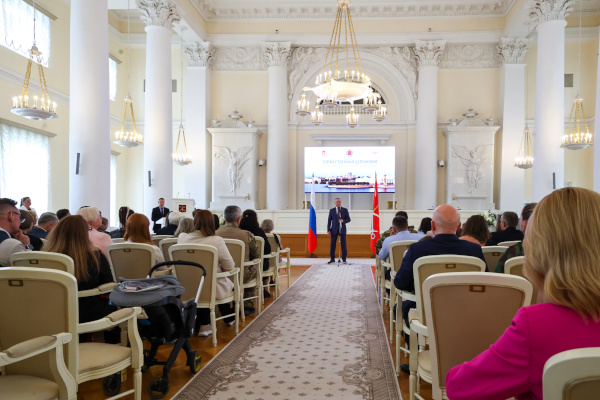 Вручение ключей от квартир семьям участников СВО