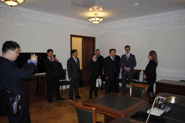 Представители делегации Китайской Народной Республики  в сопровождении заместителя начальника Управления Президента Российской Федерации по работе с обращениями граждан и организаций А.В. Михеева изучили работу с обращениями граждан в Санкт‑Петербурге