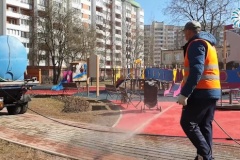 В Калининском районе продолжается весенняя уборка