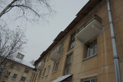 Глава администрации Кировского района поручил усилить работу по очистке кровель в связи с выпавшими осадками