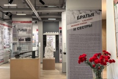 Выставка «Братья и сестры» открыта в «Арт-Курорте»