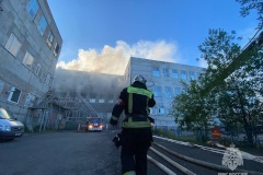 Передвижная лаборатория Комитета не выявила химических опасных веществ в зоне пожара в Калининском районе