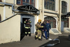 Огнеборцы провели учения в Большом Гостином дворе