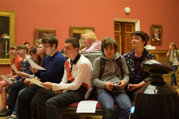 19 мая - Прогулки по музею с роботом