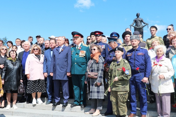 Торжественно-траурная церемония прошла на Пискарёвском мемориале в День памяти и скорби