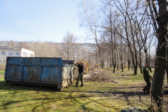 В детском саду № 97 убрали прилегающую территорию