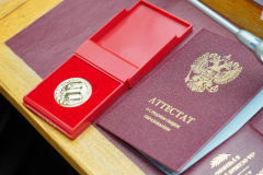 Александр Беглов: Почти четыреста выпускников из Петербурга и Мариуполя получили аттестаты, золотые и серебряные медали в Таврическом дворце