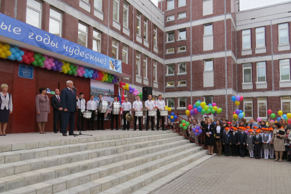 1 сентября - В школе № 31 Василеостровского района побывал Георгий Полтавченко