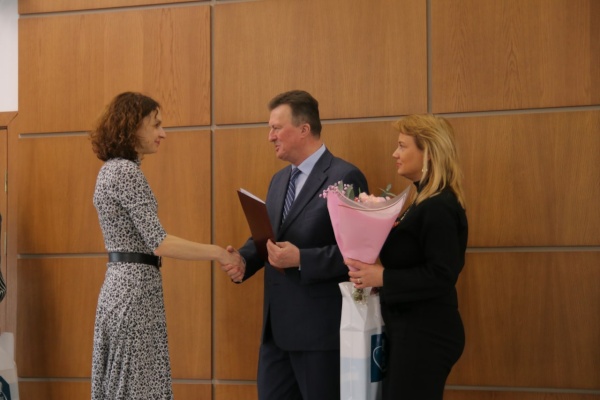 Глава района наградил сотрудников «Электросилы»