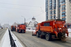 В Кировском районе не прекращаются работы по уборке снега