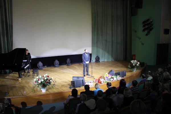 Глава  Курортного района Алексей Куимов поздравил учителей с профессиональным праздником