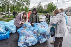 2 июля, в канун Всемирного дня без полиэтиленовых пакетов, в Калининском районе прошла экоакция по сбору вторсырья «Раздельный Сбор»