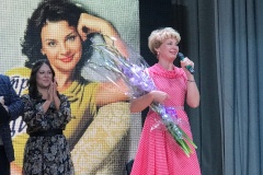 Встреча жителей с актрисой Юлией Рудиной прошла дружественно и тепло