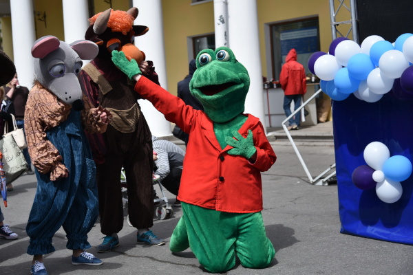 Шествие литературных героев «Там, на неведомых дорожках…»