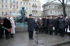 Митинг у памятника «Царь-плотник» на Адмиралтейской набережной
