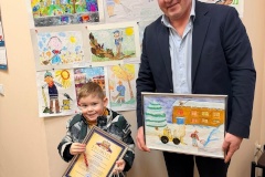 В ЖКС № 2 Петроградского района поздравили победителя детского конкурса рисунков о работе в ЖКХ