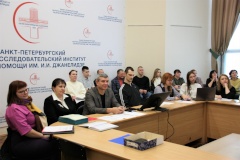 Сотрудники учреждений Невского района получили удостоверения инструкторов первой помощи