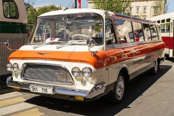 Два автомобиля, представленные в коллекции Пассажиравтотранса, получили статус памятника науки и техники России