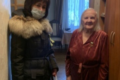 В преддверии 78-летия со Дня полного освобождения Ленинграда от фашистской блокады администрация Калининского района поздравила на дому Зернову Нину Степановну