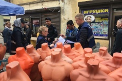 Проводятся совместные мероприятия по пресечению фактов несанкционированной торговли и незаконного использования государственного имущества и земельных участков на территории объекта культурного наследия регионального значения -  «Апраксин двор»