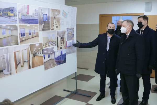 Александр Беглов проверил готовность строящихся социальных объектов Красносельского района