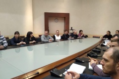 Особое внимание уделено уборке и посыпке песко-соляной смесью подходов к Храмам
