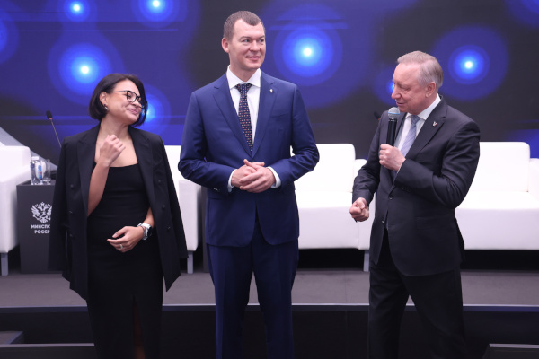 Церемония передачи Санкт‑Петербургу Кубка Беговой столицы России 2025 года