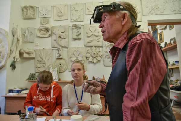 В детской художественной школе им. М.К. Аникушина  в рамках программы "Театральный Петербург "для детей соотечественников, живущих зарубежом», при поддержке Комитета по внешним связям, состоялись международные творческие мастерклассы