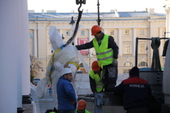 Чугунные скульптуры Южного павильона Аничкова дворца вернулись на свои места после реставрации