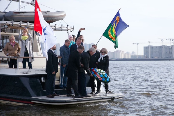 В акватории Финского залива почтили память героев Великой Отечественной войны