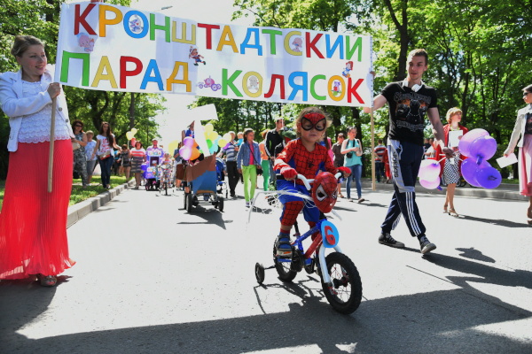  В Кронштадте прошел «Парад колясок»