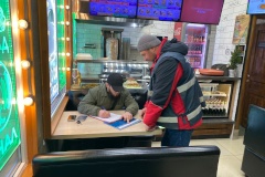 В Калининском районе от двух незаконных торговых павильонов освобождается 450 квадратных метров городской земли