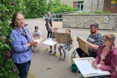 В сквере у библиотеки им. Зощенко прошел первый акварельный пленэр «Сирень цветет»