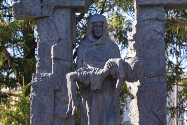 Александр Беглов почтил память жертв трагедии в Беслане