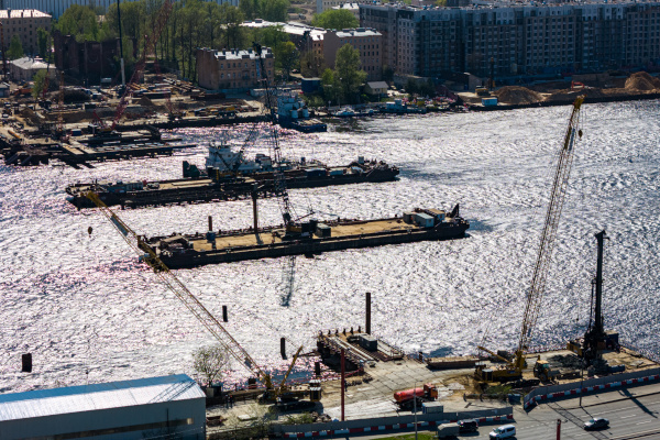 В акватории Невы ведутся работы в зоне разводного пролета будущего Большого Смоленского моста