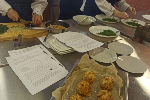 Второе практическое занятие студентов второго курса Санкт‑Петербургского политехнического университета Петра Великого в рамках проектной деятельности