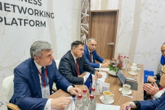 ПМЭФ-2025: Вице-губернатор Санкт‑Петербурга Владимир Омельницкий провел встречу с директором Европейского регионального бюро Всемирной организации здравоохранения Хансом Клюге