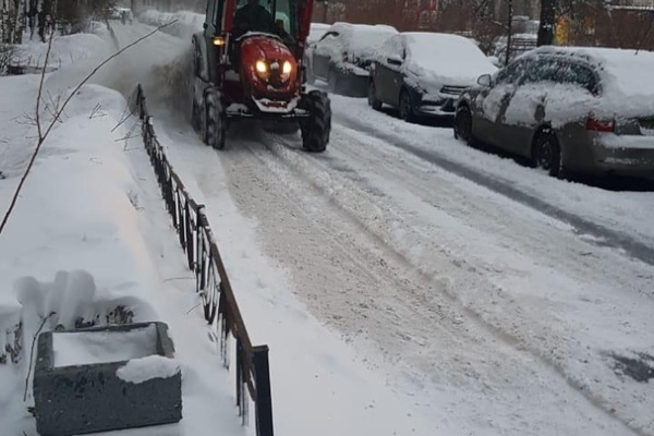 Во Фрунзенском районе коммунальные службы работали всю ночь