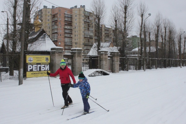 На стадионе "Шторм" стартовала Спартакиада Кировского района среди семейных команд