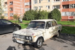 В Петергофе разыскиваются владельцы разукомплектованных транспортных средств