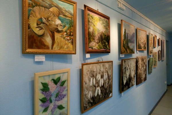 В Ломоносовском ГДК открылась выставка студии «Лавка мастеров»