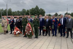 На воинском кладбище "Журавли" прошел торжественно-траурный церемониал, посвященный Дню окончания Ленинградской битвы