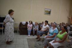 Певица и актриса театра «Мы родом из блокады» выступила в комплексном центре социального обслуживания населения